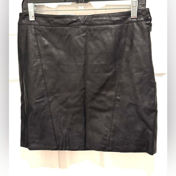 Bardot Dresses & Skirts - Bardot x Revolve Vegan Leather Mini Skirt faux zipper goth black party rare US8